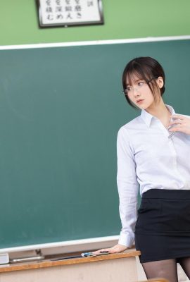 [けんけん] A roupa sedutora de meias pretas da professora é insuportável e tão nojenta (62P)