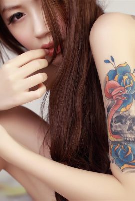 Garota taiwanesa tatuada super gostosa ~ Um lindo corpo nu está se aproximando! (20P)