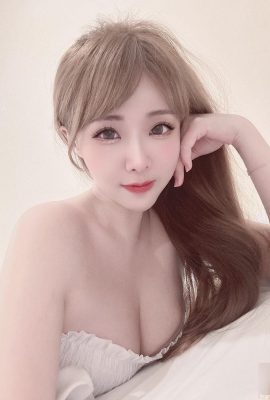 A namorada “Zhang Xiaorou” com seios lindos é branca e macia, e seus olhos estão cheios de sulcos profundos atraentes que estão prestes a explodir (10P)