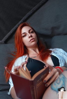 (Suicide Girls) 24 de março de 2023 – Lucelf – Sou seu livro favorito (48P)