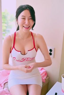 Modelo coreana Jena.sis – coleção de vídeos (mostrando calcinha transparente enquanto janta em um restaurante) (107P)