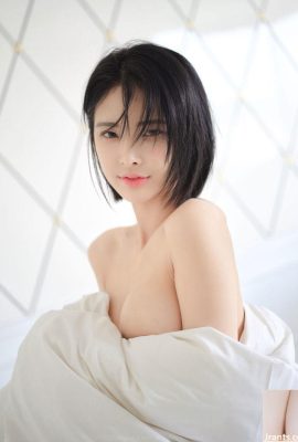 Zhu Keer Flower viaja por Guilin e tira fotos privadas em roupas íntimas sexy mostrando seios grandes e nádegas gordas (17P)