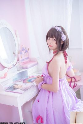 A jovem modelo Sonoko mostra sua figura perfeita em uma foto charmosa dela mesma em um quimono colorido + saia suspensa rosa em seu quarto privado (32P)