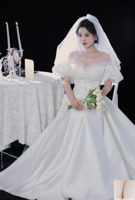 A bela e terna noiva tirou o vestido de noiva e mal podia esperar para ficar emocionada.