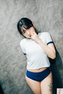 (Sonson) Lolita coreana revela sua bunda sedutora… insuportavelmente excitada (33P)