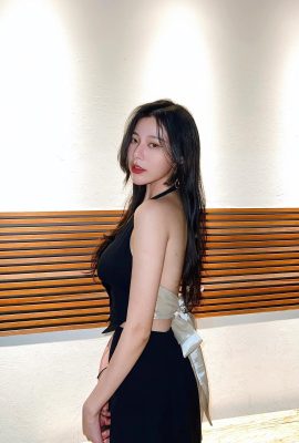 A celebridade da Internet “Zhang Xiangxiang” tem curvas orgulhosas e fotos atraentes. Ela é justa, sexy e atraente (10P)