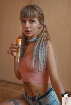 (Suicide Girls) 19 de setembro de 2023 – Heltyna – meu doce verão se foi (48P)