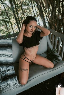 (Suicide Girls) 02 de dezembro de 2023 – Isabella – Crop Top (43P)