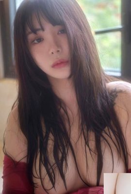 Foto de corpo molhado da beleza coreana Wuyo em pijama cor de vinho (36P)