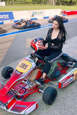 A linda garota de cabelos longos e seios fartos “Wang Chenpiao Sofia” assombra a pista de kart (10P)