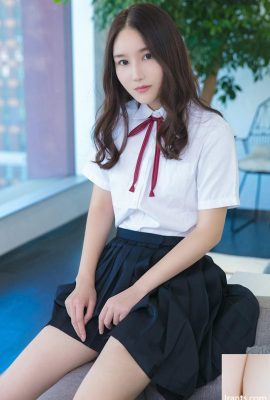 A inocente garota Wei Wei usa uniforme de estudante e é incrível (49P)