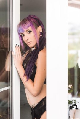 (Suicide Girls) Brighid – Edite-me