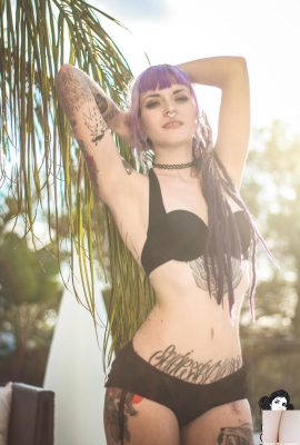 (Suicide Girls) Brighid – Pôr do sol