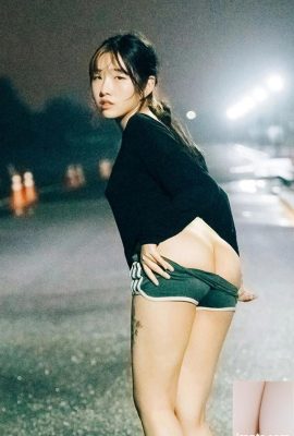 A beleza coreana SonSon exposta na rua tarde da noite (36P)