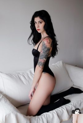 (Suicide Girls) Acuarian – Eu coloquei um feitiço em você