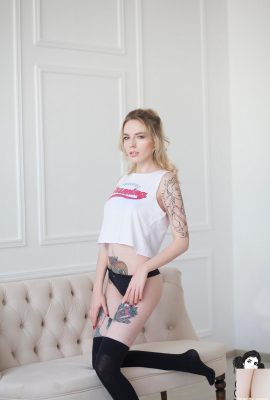 (Suicide Girls) Hellia – Inocência Matinal