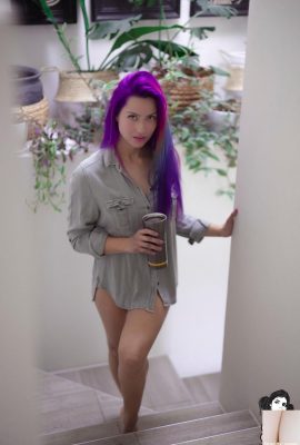 (Suicide Girls) Catcharlotte – Roxo Elétrico