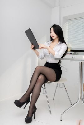 (PUSSY LET) VOL.37 Yoon Seolhwa – Escritório (77P)