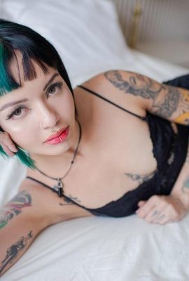 (Suicide Girls) 23 de abril de 2024 – Queenkimmi – Fade to Black (44P)