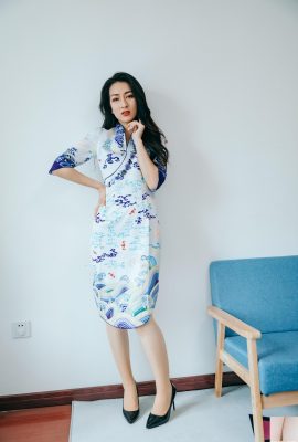 (Coleção online) Cheongsam Mulher madura de seda preta 180p (180P)