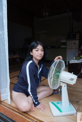 (Yui) A garota de pele clara e seios lindos fica com tanto calor quando descarrega no ar A foto é super chamativa (80P)