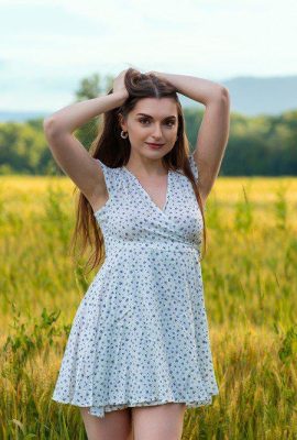 (Femjoy) 17 de agosto de 2024 – Julia K – In The Field (80P)