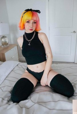 (Suicide Girls) 29 de agosto de 2022 – Lunalemon – Botão de ouro (42P)