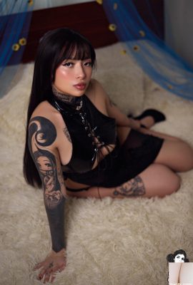 (Suicide Girls) 20 de outubro de 2024 – Emelody – Sem título (49P)