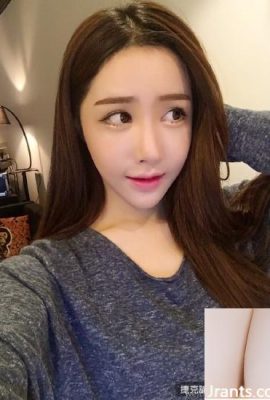 Guo Yunmeng ~ Selfie sexy decotada mostrando seios grandes (20P)