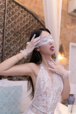 Conjunto de fotos de Tang Anqi, uma bela jovem com meias de seda brancas, pernas sensuais e poses coquetes na cama (14P)