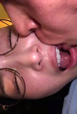 Minami Shiori: Ele vem em uma viagem e ataca uma mulher que está animada. Ela era de pele clara e tinha um bom corpo, então todo mundo … (21p)