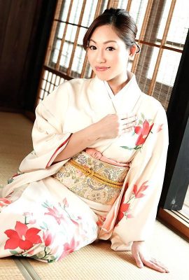 Kitayama Kanna: Mulher bonita na Fountain Sex (26p)