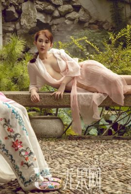 Su Xiaoman e Fang Zixuan “Luar Branco” (64p)