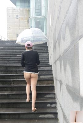 (Auto-foto) exposto a garota louca em um dia chuvoso (30p)