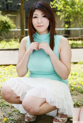 “Big Breast Mania No.9” Araki Rina (30p)