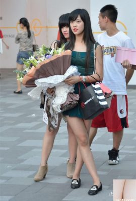 (Coleção on-line) Fotografia de rua de mulheres bonitas com meias atraentes 1 (70p)
