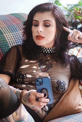 (Suicide Girls) 19 de maio de 2025 – Daphnep – escuridão brilhante (59p)