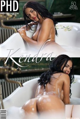 (Photodromm.com) (2016-04-18) Kendra-Mil Bubbles II