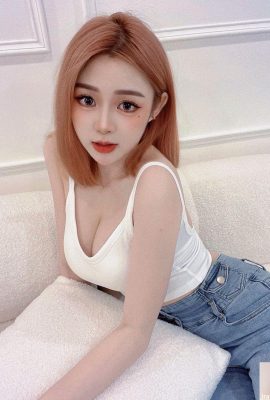 Sweet Model “Mila” não pode cobrir seus seios e cheio de figuras malignas e libertá -la (10p)