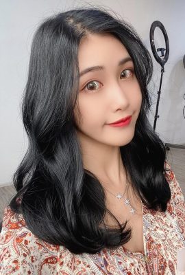 A encantadora curva de “Ni Zihan” contra o céu é realmente muito suja (10p)