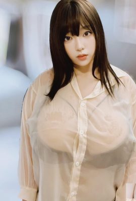 A celebridade da Internet com seios grandes “Bibi” não pode cobrir seus seios (10p)