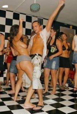 Desfrute de orgia sexual louca com seios rechonchudos na festa de sexo bêbado (10p)