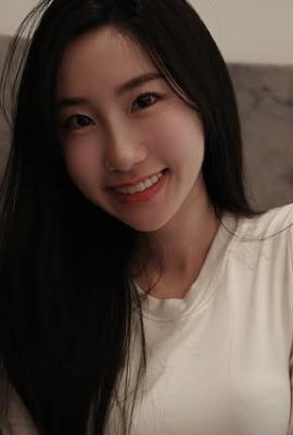 Os seios brancos e lindos “roxos e uniformes” estão tão cheios que estão prestes a transbordar (10p)