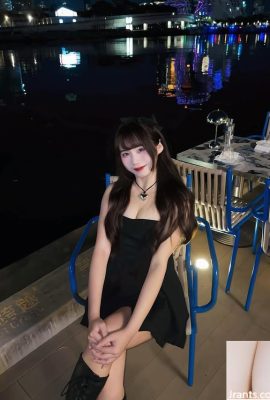 A linda garota com olhos elétricos “aprendendo silencioso” beleza de respiração (10p)