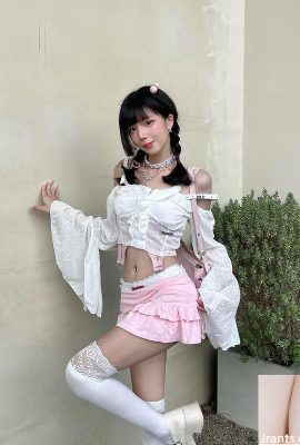 A beleza sexy “Qian Bao” é tão suja que ela é tão cheia de sexo (12p)