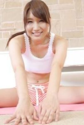 Menina asiática sexy mostrando buceta enrugada após sexo selvagem (13p)
