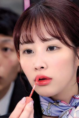 Futabasaa: uma consultora de beleza no chão de cosméticos, onde ela parou para acompanhar sua esposa, seus lábios grossos e rechonchudos estão branqueando … (20p)