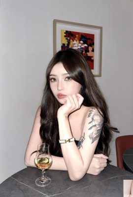 Os seios redondos e macios de “Wiwei aparecem repentinamente e não podem ser ignorados (10p)