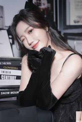 “Ariel C.” A forma perfeita do peito torna as pessoas irresistíveis charme (10p)