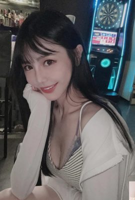 Os seios orgulhosos de “Zhu Zhu” explodem e seu corpo sexy explode (10P)